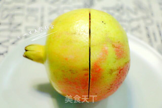 简易剥石榴的做法步骤：1