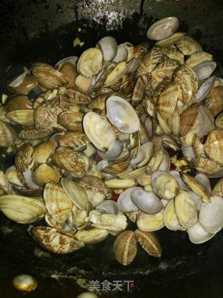 剁椒炒花甲的做法步骤：5