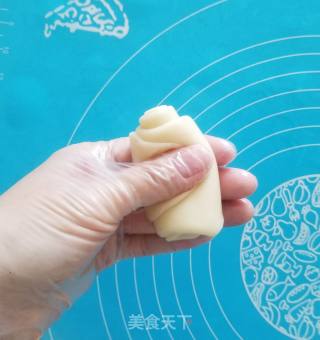 蛋黄酥（多图超详细讲解）的做法步骤：23