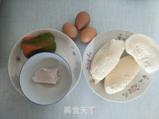 炒馒头丁的做法步骤：1