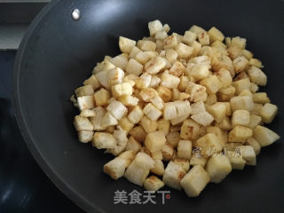 炒馒头丁的做法步骤：8