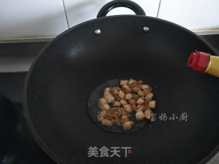炒馒头丁的做法步骤：9