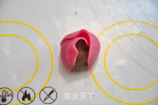 玫瑰花月饼的做法步骤：8