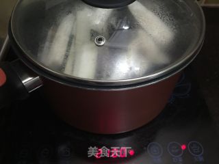 金蒜咸蛋黄油泼茄子的做法步骤：3