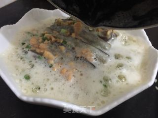 金蒜咸蛋黄油泼茄子的做法步骤：10