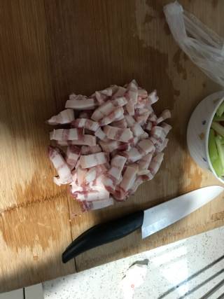小块红烧肉的做法步骤：1