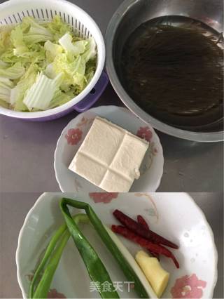白菜粉丝炖豆腐的做法步骤：1
