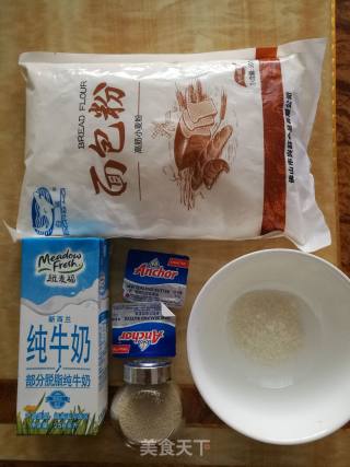 鲜虾火腿披萨的做法步骤：1