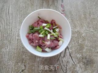 榨菜肉片青菜汤的做法步骤：2