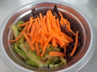 黑木耳拌瓜皮的做法步骤：6