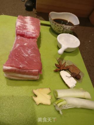 秘制红烧肉，入口即化的幸福的做法步骤：1