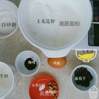 葡萄干核桃咖啡马芬（高筋面粉版）的做法步骤：1