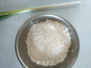 家常葱花饼的做法步骤：1
