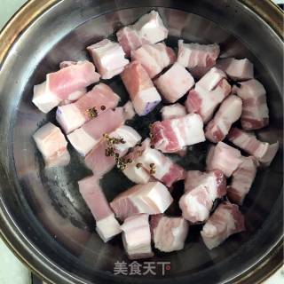 虎皮蛋红烧肉的做法步骤：2