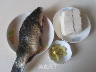 鲫鱼豆腐汤的做法步骤：1