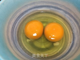 蚝油蛋炒饭的做法步骤：1