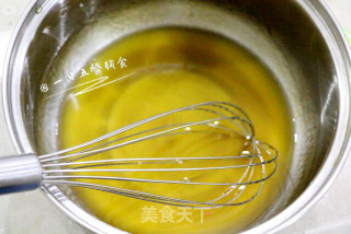 蛋黄豆沙月饼的做法步骤：1