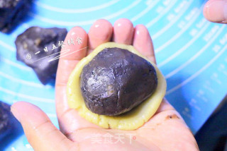 蛋黄豆沙月饼的做法步骤：6