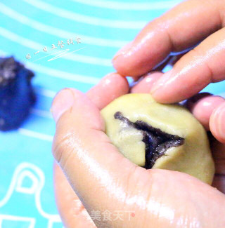 蛋黄豆沙月饼的做法步骤：7