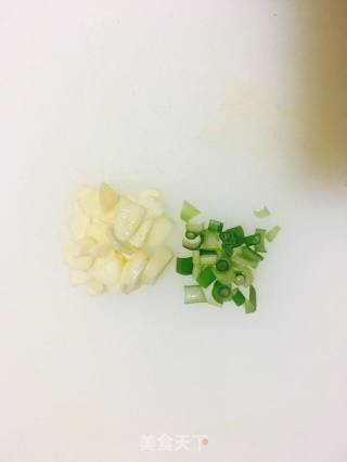 培根炒秋葵的做法步骤：1