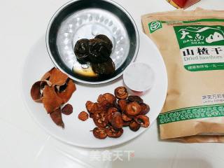 酸梅汤的做法步骤：1