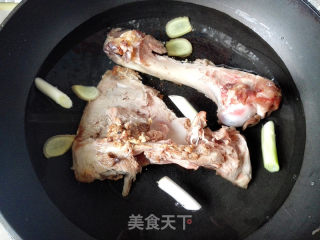 秋季滋补靓汤——玉米羊肉汤的做法步骤：4