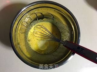 黑芝麻酱戚风蛋糕的做法步骤：2
