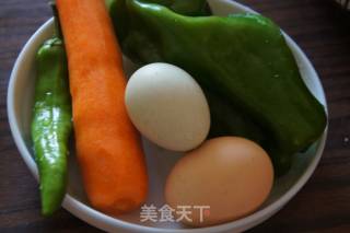 鸡蛋炒青椒的做法步骤：1