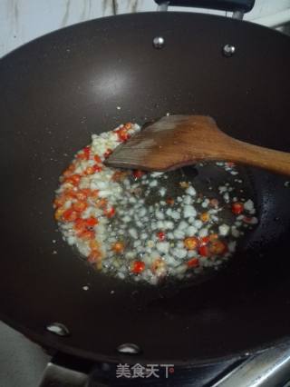 避风塘炒虾的做法步骤：4