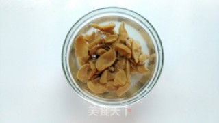 毛豆肉米炒萝卜干的做法步骤：2