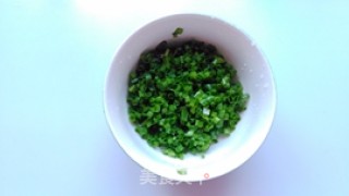 十三香烫面葱油饼的做法步骤：5