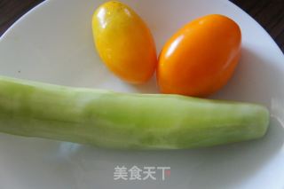 糖蒜黄瓜西红柿的做法步骤：1