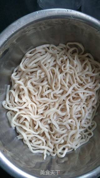 酱油炒面的做法步骤：2