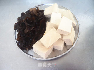 豆腐烧木耳的做法步骤：3