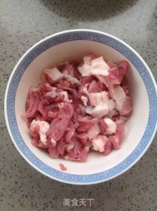 尖椒肉丝炒饼的做法步骤：1