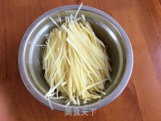 葱花土豆丝饼的做法步骤：1
