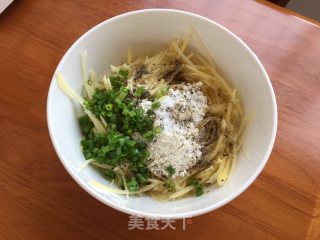 葱花土豆丝饼的做法步骤：2