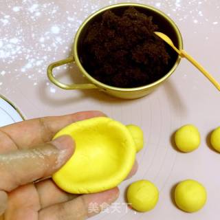 自制豆沙馅儿南瓜饼的做法步骤：9