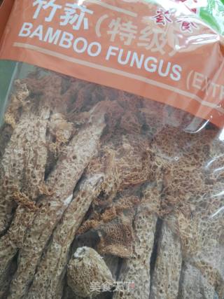 竹荪排骨汤的做法步骤：1