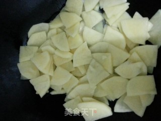 红烧土豆片的做法步骤：2