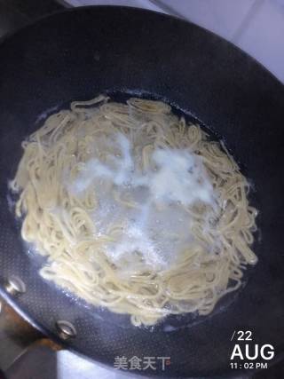 酱油炒面的做法步骤：1