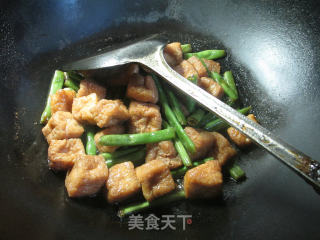 小油豆腐烧梅豆的做法步骤：8