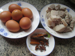鸡蛋烧五花肉的做法步骤：1