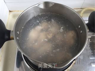 白萝卜烧翅根的做法步骤：3