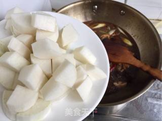 白萝卜烧翅根的做法步骤：17