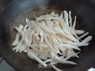 手撕杏鲍菇炒西红柿的做法步骤：5