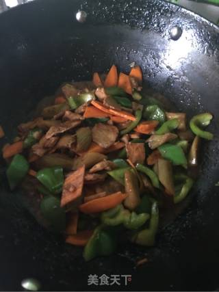 王莲炒肉的做法步骤：8