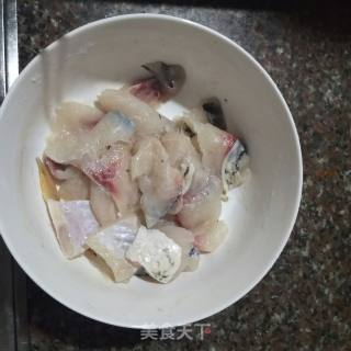 酸菜柠檬水煮鱼的做法步骤：2