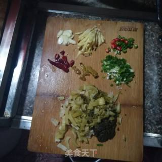 酸菜柠檬水煮鱼的做法步骤：4
