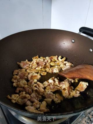 黄瓜炒肉片的做法步骤：3